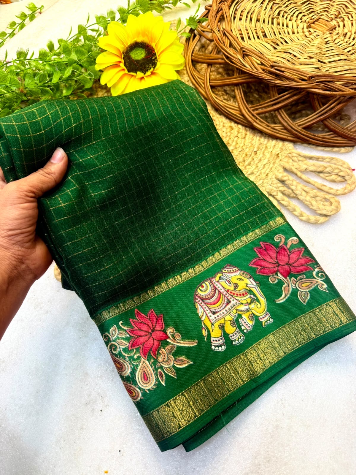 Pure Viscose Georgette Checks Saree with 3D Printed Border